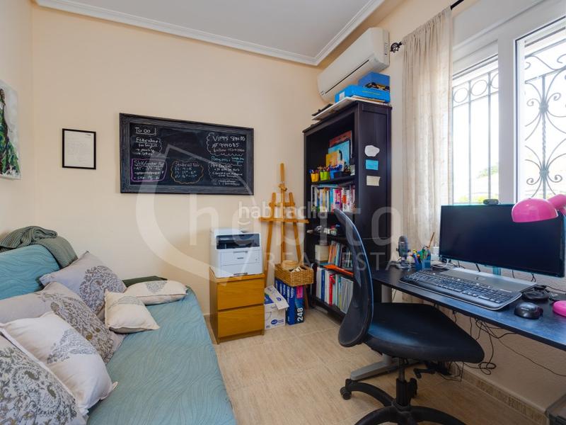 Foto 12f42320-4fb1-4ee4-aea4-d3d4fcf06225. Casa in calle chumbera 93 in Montesinos (Los)