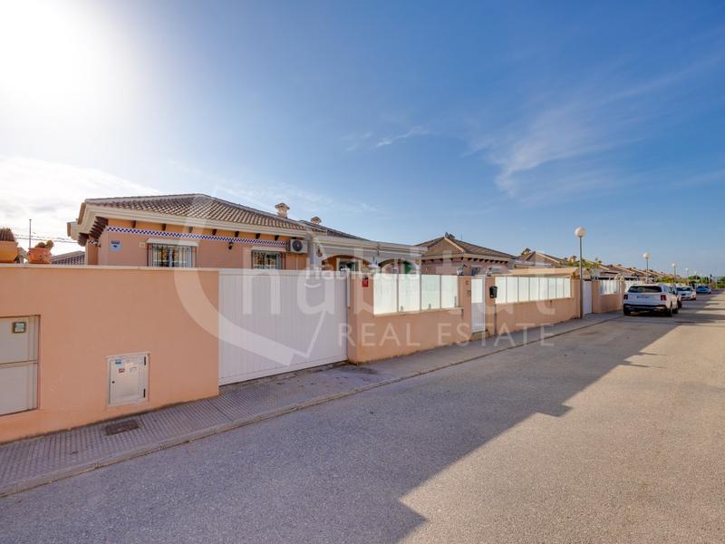 Foto 85a5d317-d6f3-4c04-ba3b-70f87581262a. Casa in calle chumbera 93 in Montesinos (Los)