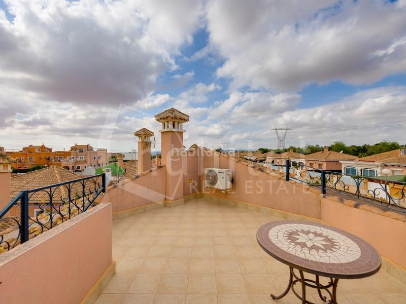 Foto 9a97ef2f-39f2-400c-a665-e6e5a40ff887. Casa in calle chumbera 93 in Montesinos (Los)