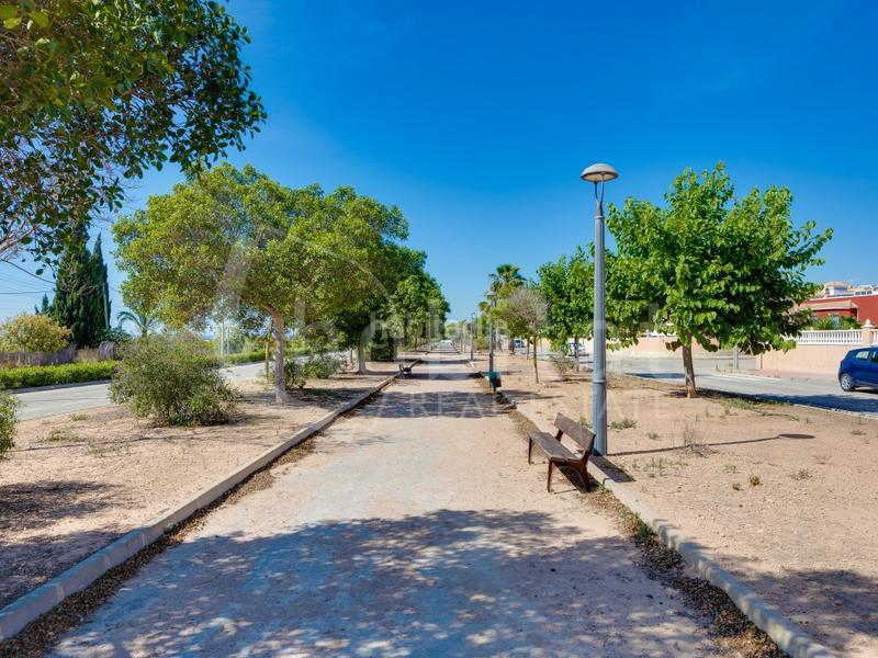 Foto 9d771743-4c49-4a8f-aeb2-6e28c076de35. Casa in calle chumbera 93 in Montesinos (Los)