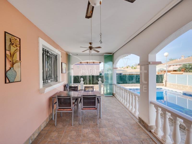 Foto a3ee0f2b-4f17-4baf-8f08-84dacd0d9300. Casa in calle chumbera 93 in Montesinos (Los)