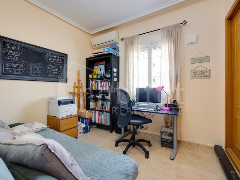 Foto bcfdd6fd-64de-4f02-8c07-62e0ba150d36. Casa in calle chumbera 93 in Montesinos (Los)