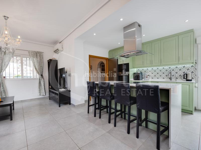 Foto c26389cf-feb6-4c12-9d2b-69fb9d4cd905. Casa in calle chumbera 93 in Montesinos (Los)