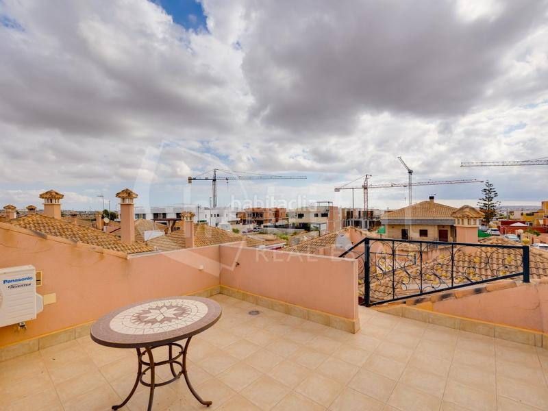 Foto ce8615c1-bf6c-4805-bbca-52bd2124573a. Casa in calle chumbera 93 in Montesinos (Los)