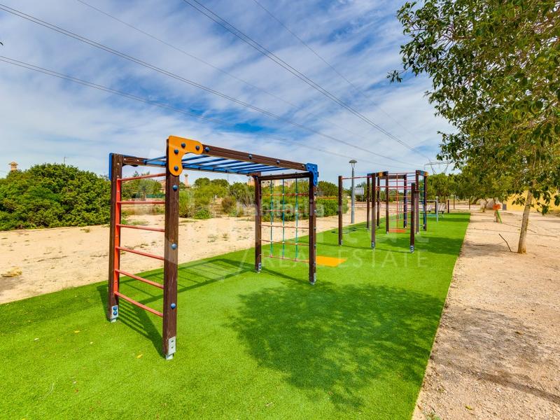 Foto eb371b96-c2da-4d84-aa96-a73e21b3f675. Casa in calle chumbera 93 in Montesinos (Los)