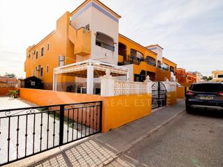 Apartamento en Avenida riegos de levante 10. Apartamento en planta baja con amplio jardn, aparcamiento cubie