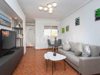 Appartement à Avenida riegos de levante 10. Apartamento en planta baja con amplio jardín, aparcamiento cubie