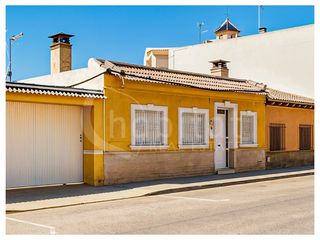 Casa adossada a Calle Santos Medicos 8