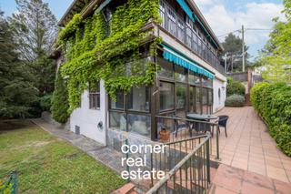 Casa  Carrer perez galdos. Tu refugio en valldoreix naturaleza, calma y hogar
