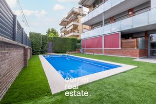 Piano terra  Carrer salvador espriu. Oportunidad en coll favà sant cugat bajo con piscina y terraza p
