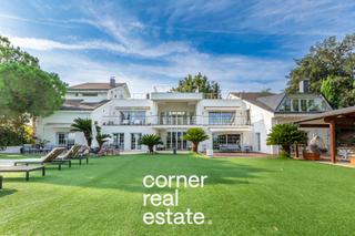 Casa  Avenida can monmany. Tu refugio de lujo en sant cugat del vallès