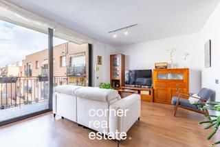 Piso  Cerdanyola. En exclusiva amplio piso reformado con balcón, vistas y en finca
