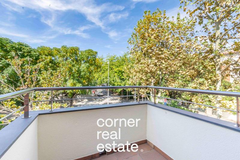 Foto 3281a24a-319f-4aa0-b80a-dfe4b7d20938. Rent penthouse with heating parking pool in Parc Central Sant Cugat del Vallès