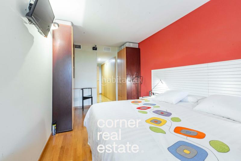 Foto 5e5db60f-3f75-400a-a087-ebc436c12e15. Planta baixa amb calefacció aparcament piscina a Sant Cugat del Vallès