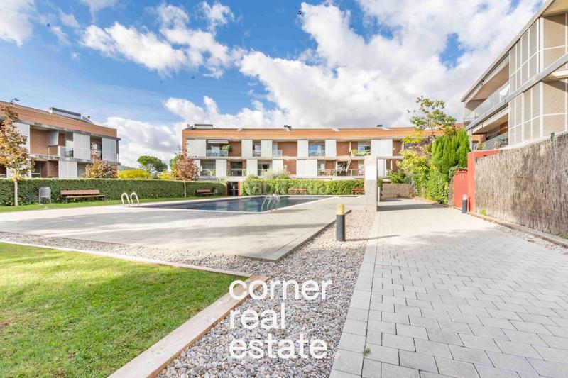 Foto 6e91f22a-4bf4-4a1d-8186-f7dd0aa5180a. Planta baixa amb calefacció aparcament piscina a Sant Cugat del Vallès