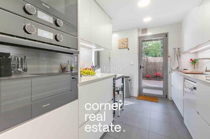 Foto b74961b8-61f0-4218-b2c7-1341e648686f. Planta baixa amb calefacció aparcament piscina a Sant Cugat del Vallès