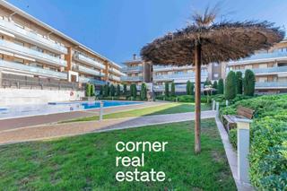 Pis  Josep valls. Piso amplio y luminoso con piscina, parking y trastero en sant c