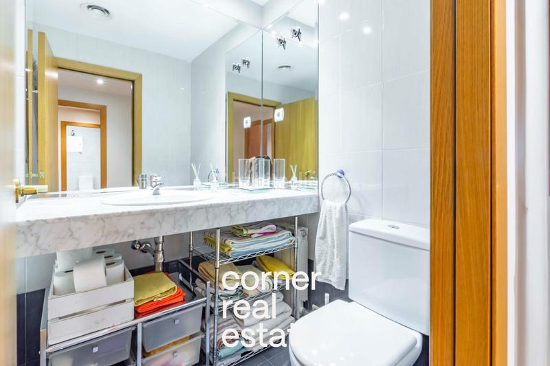 Foto b1447801-b4bf-407d-bdf4-f56b7a10b4b1. Planta baixa amb calefacció aparcament piscina a Sant Cugat del Vallès