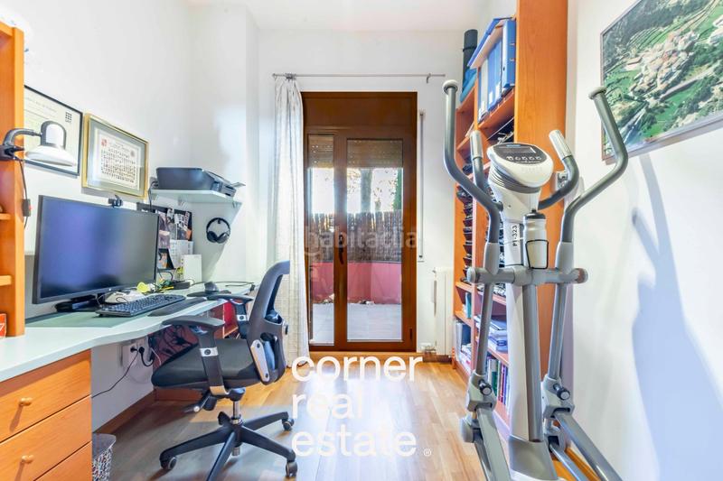 Foto f7a7c9d0-6d4d-4b8d-8717-15e17bff1a2f. Planta baixa amb calefacció aparcament piscina a Sant Cugat del Vallès