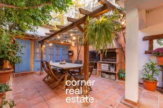 Haus  Carrer industria. Casa en pleno centro de sant cugat con excelente luz natural.