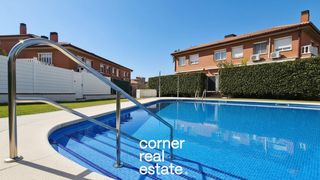 Reihenhaus  Xic de l'anye. Casa adosada con piscina en masquefa