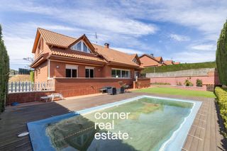 House  Carrer carrer josep maria de sagarra. Chalet a 4 vientos en mirasol