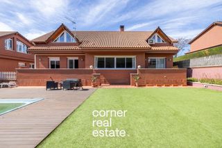 House  Carrer carrer josep maria de sagarra. Chalet a 4 vientos en mirasol