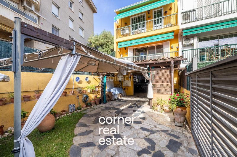 Foto 16047d37-bdf6-45a1-9e66-fc32be411642. Casa adossada amb calefacció aparcament a Can Clos-Pinetons Ripollet
