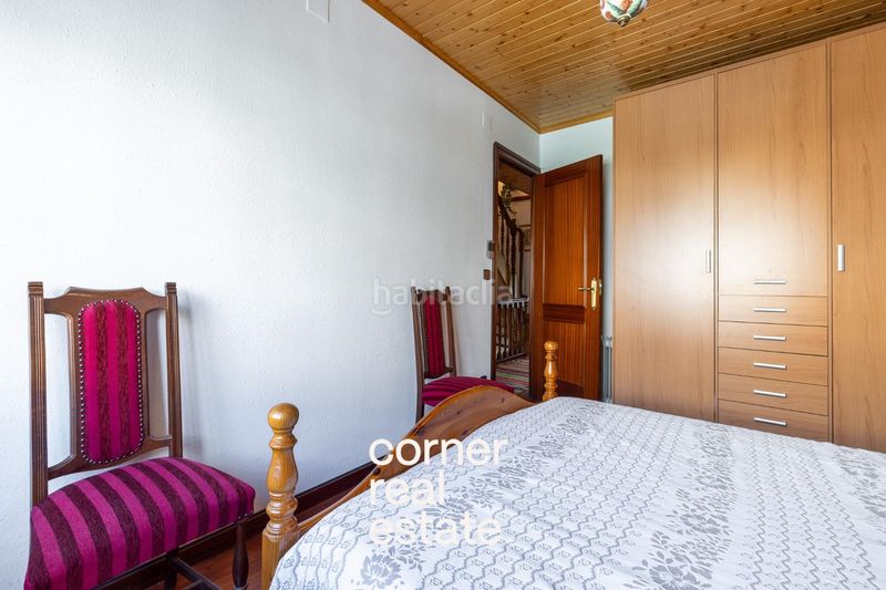 Foto 5e62465a-2af3-4ff3-a222-82114c86e2a7. Casa adossada amb calefacció aparcament a Can Clos-Pinetons Ripollet