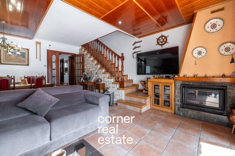 Foto b475d692-7b13-4048-9948-f84feecc2327. Casa adossada amb calefacció aparcament a Can Clos-Pinetons Ripollet