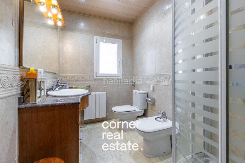 Foto f59f6291-5f81-4d1c-8664-edd8b80339af. Casa adossada amb calefacció aparcament a Can Clos-Pinetons Ripollet