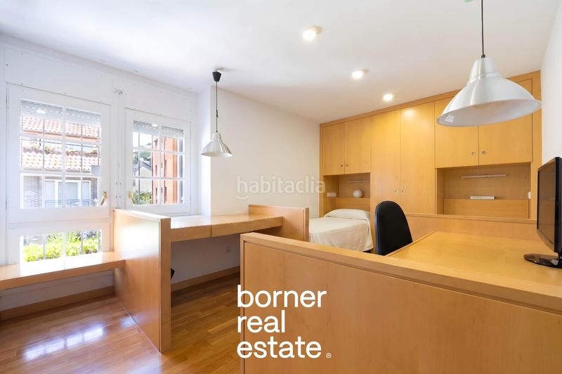 Foto 1daa31ab-06a4-4b55-8206-a298b30812b0. Casa adosada exclusiva casa esquinera de 386m2 con jardín privado y piscina en lEixample. en Sant Cugat del Vallès