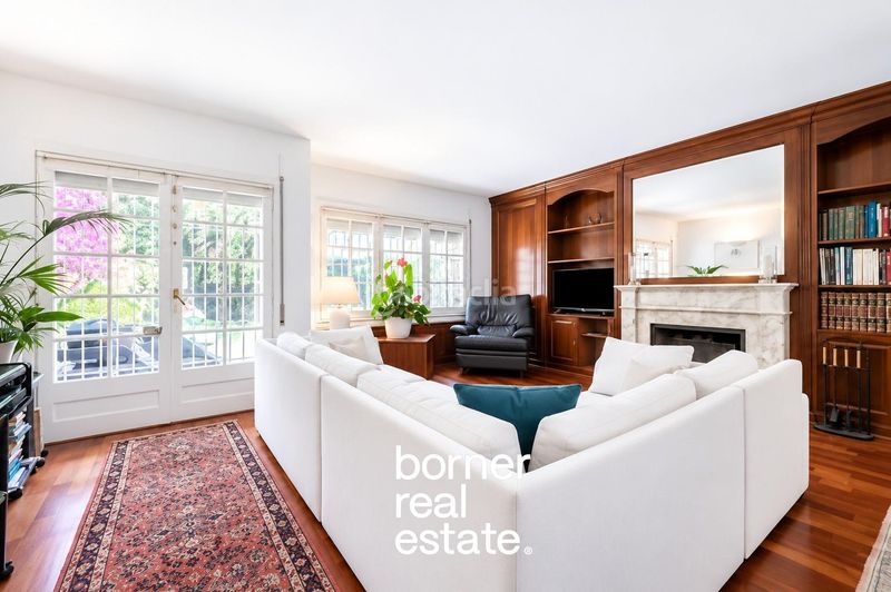 Foto 46f9beb6-87e6-47f3-8ddc-cfc37f6ab124. Casa adosada exclusiva casa esquinera de 386m2 con jardín privado y piscina en lEixample. en Sant Cugat del Vallès
