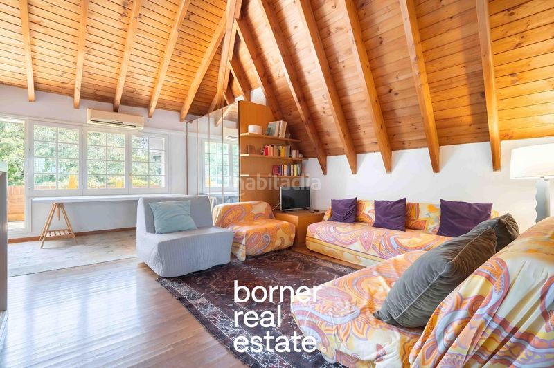 Foto 5e9b588d-a681-4779-983c-a67386ec0a4f. Casa adosada exclusiva casa esquinera de 386m2 con jardín privado y piscina en lEixample. en Sant Cugat del Vallès