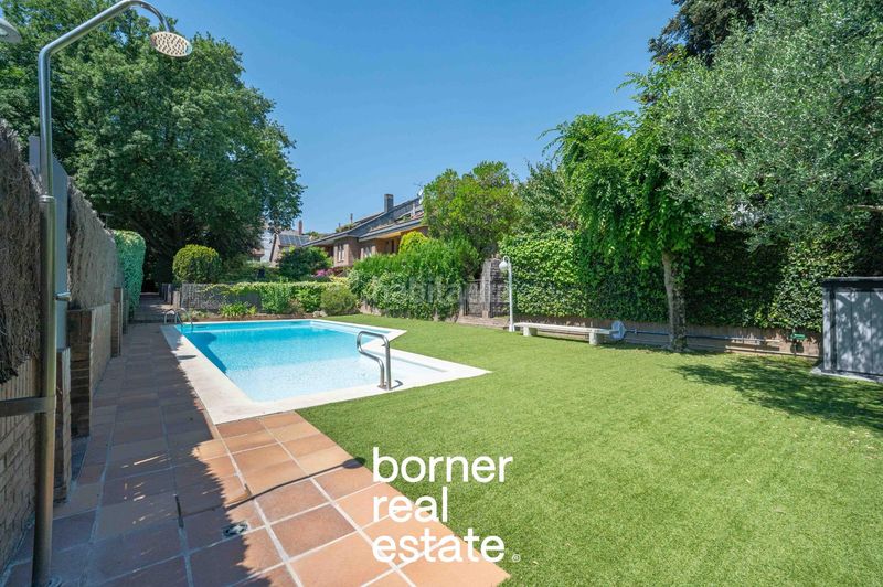 Foto 5f50d7a5-dae8-4f5c-afad-71f7cb16eec6. Casa adosada exclusiva casa esquinera de 386m2 con jardín privado y piscina en lEixample. en Sant Cugat del Vallès