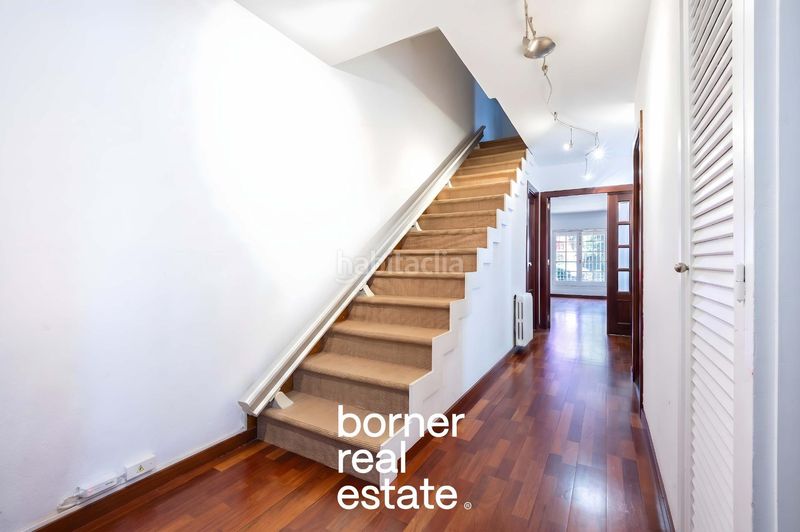 Foto 7cf7b2a8-f5ab-4560-9bf5-fa627ff64d2d. Casa adosada exclusiva casa esquinera de 386m2 con jardín privado y piscina en lEixample. en Sant Cugat del Vallès