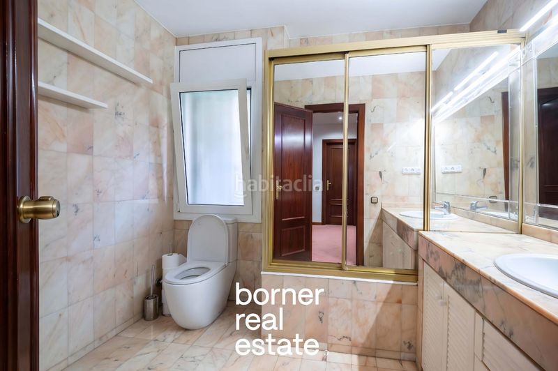 Foto 8dea6181-9eb1-44c7-b4e2-a666b4d14c32. Casa adosada exclusiva casa esquinera de 386m2 con jardín privado y piscina en lEixample. en Sant Cugat del Vallès