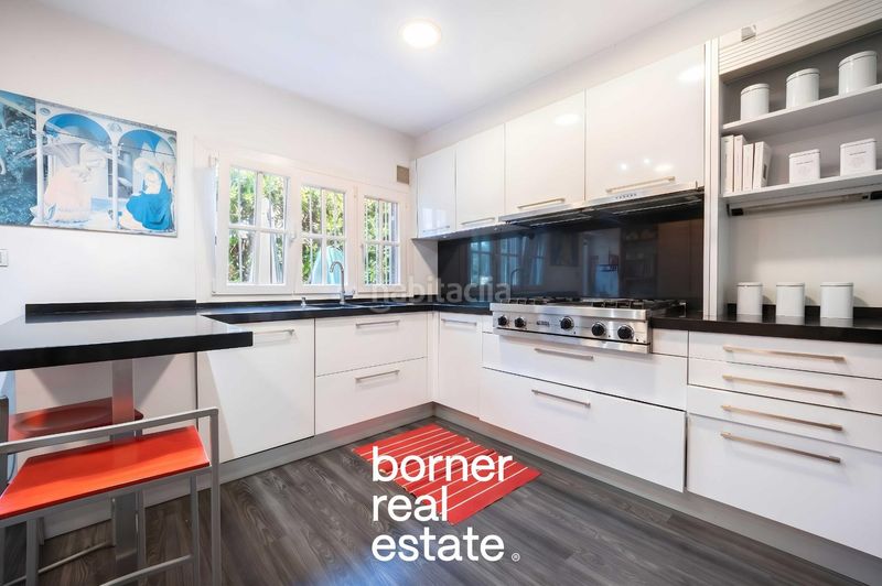 Foto 8ec7ac75-203a-4ca6-bb2a-38cb6e055dfe. Casa adosada exclusiva casa esquinera de 386m2 con jardín privado y piscina en lEixample. en Sant Cugat del Vallès