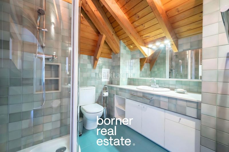 Foto b8aebf3e-f04b-46a8-b1ab-6698b23789f6. Casa adosada exclusiva casa esquinera de 386m2 con jardín privado y piscina en lEixample. en Sant Cugat del Vallès