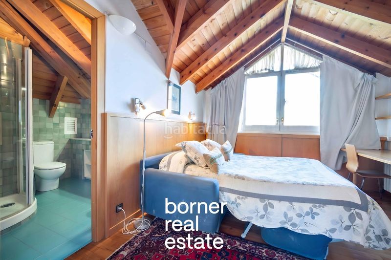 Foto c45159c9-53b9-48f9-a620-4bc3e7c66062. Casa adosada exclusiva casa esquinera de 386m2 con jardín privado y piscina en lEixample. en Sant Cugat del Vallès