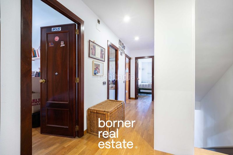 Foto c9fa770e-ba74-400f-a188-8939cf2dee4e. Casa adosada exclusiva casa esquinera de 386m2 con jardín privado y piscina en lEixample. en Sant Cugat del Vallès
