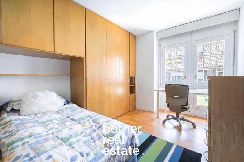 Foto d38e3d52-18cb-4739-a464-f1a4e2566fce. Casa adosada exclusiva casa esquinera de 386m2 con jardín privado y piscina en lEixample. en Sant Cugat del Vallès