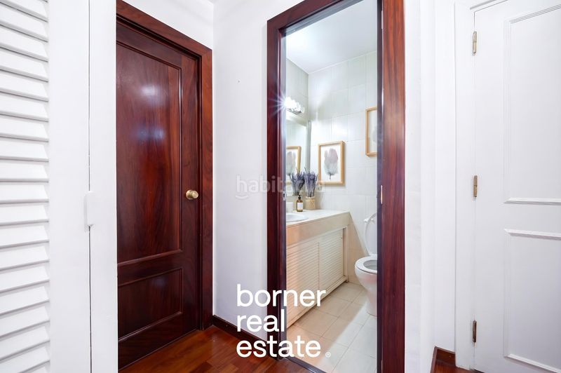 Foto d9acdb1c-c2b8-4204-9220-c982d70da47d. Casa adosada exclusiva casa esquinera de 386m2 con jardín privado y piscina en lEixample. en Sant Cugat del Vallès