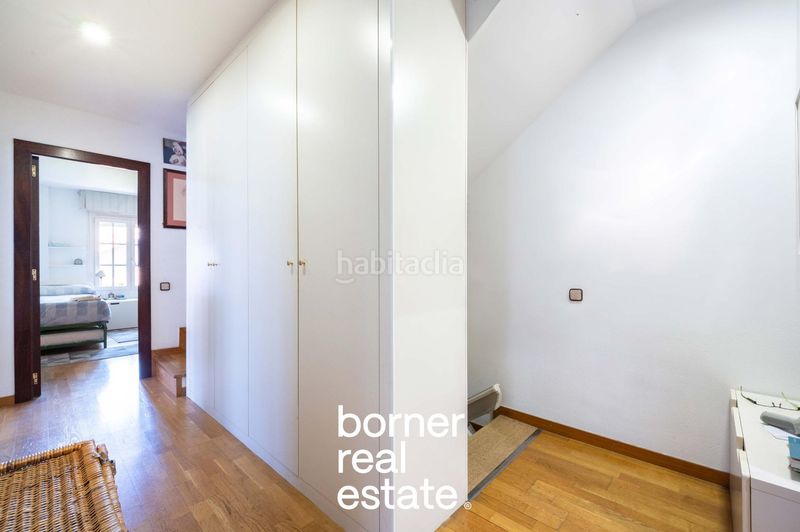 Foto eeca90c4-d708-4c6e-9e28-396fbc1a2821. Casa adosada exclusiva casa esquinera de 386m2 con jardín privado y piscina en lEixample. en Sant Cugat del Vallès