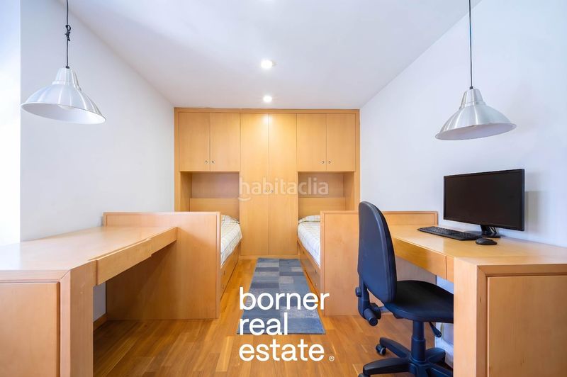 Foto f60cbc7f-06d6-4e4e-afd9-51e10570116d. Casa adosada exclusiva casa esquinera de 386m2 con jardín privado y piscina en lEixample. en Sant Cugat del Vallès