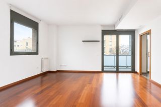 Location Appartement  Via augusta. Alquiler piso exterior luminoso con plaza de parking y trastero