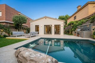 Casa en Mira-sol. Casa o chalet independiente en venta en calle de bascònia
