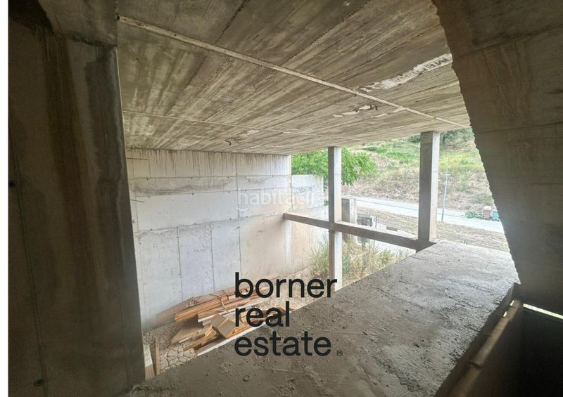Foto f6ed5812-ff3d-459f-a51b-0b375b694dee. Casa amb calefacció aparcament piscina a Les Fonts Terrassa