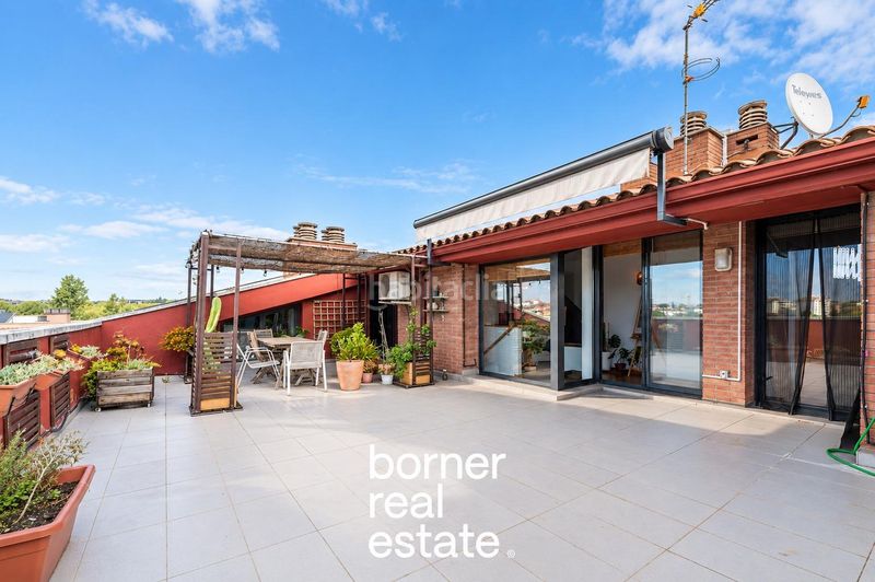 Ático dúplex con gran terraza, piscina y parking en Coll Favà. en Sant Cugat del Vallès