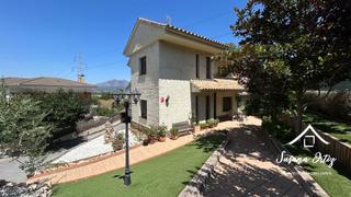 Maison à Abrera. Elegante y acogedora casa en abrera.
